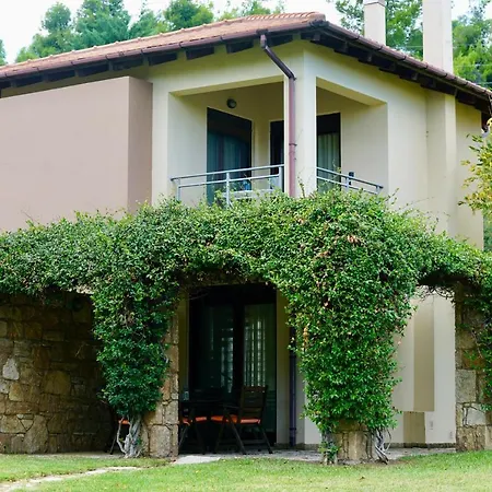 Sani Polyastron & Hotel 4*