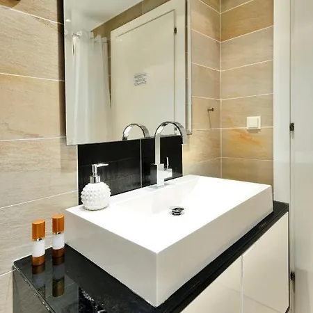 Sani Polyastron & Hotel