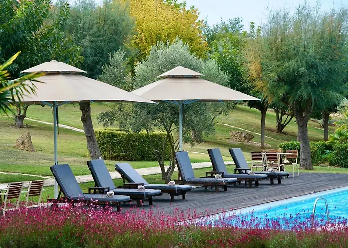 Sani Polyastron & Hotel