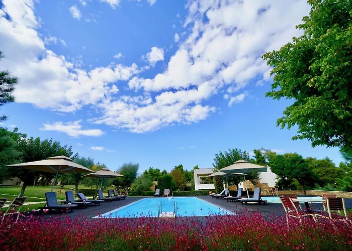 Sani Polyastron & Hotel