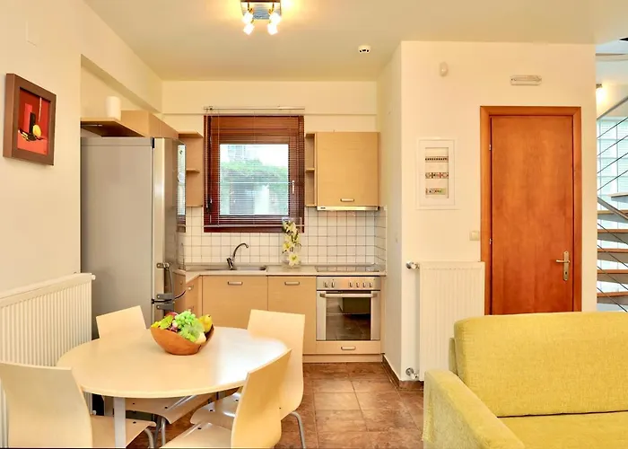 Sani Polyastron & Hotel