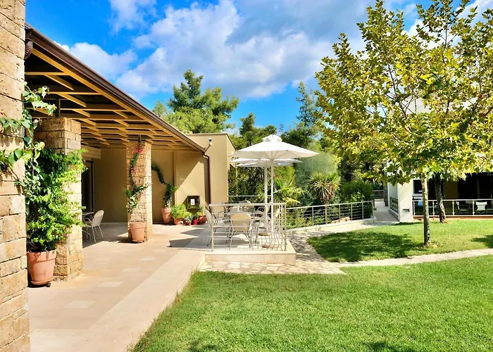 Sani Polyastron & Hotel