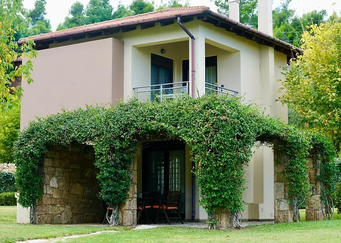 Sani Polyastron & Hotel 4*