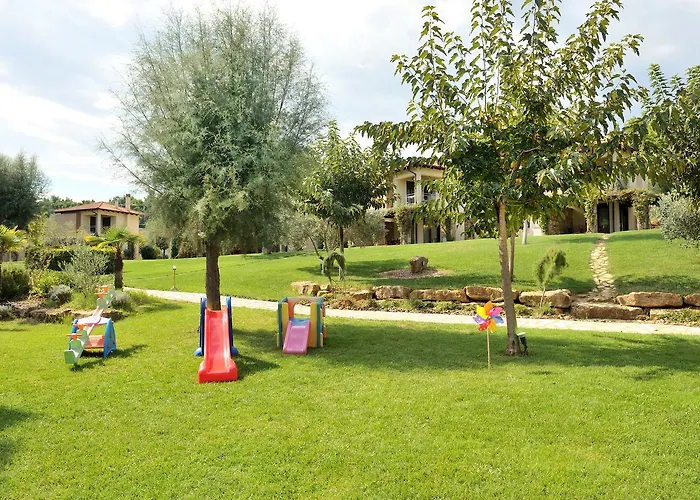 Sani Polyastron & Hotel